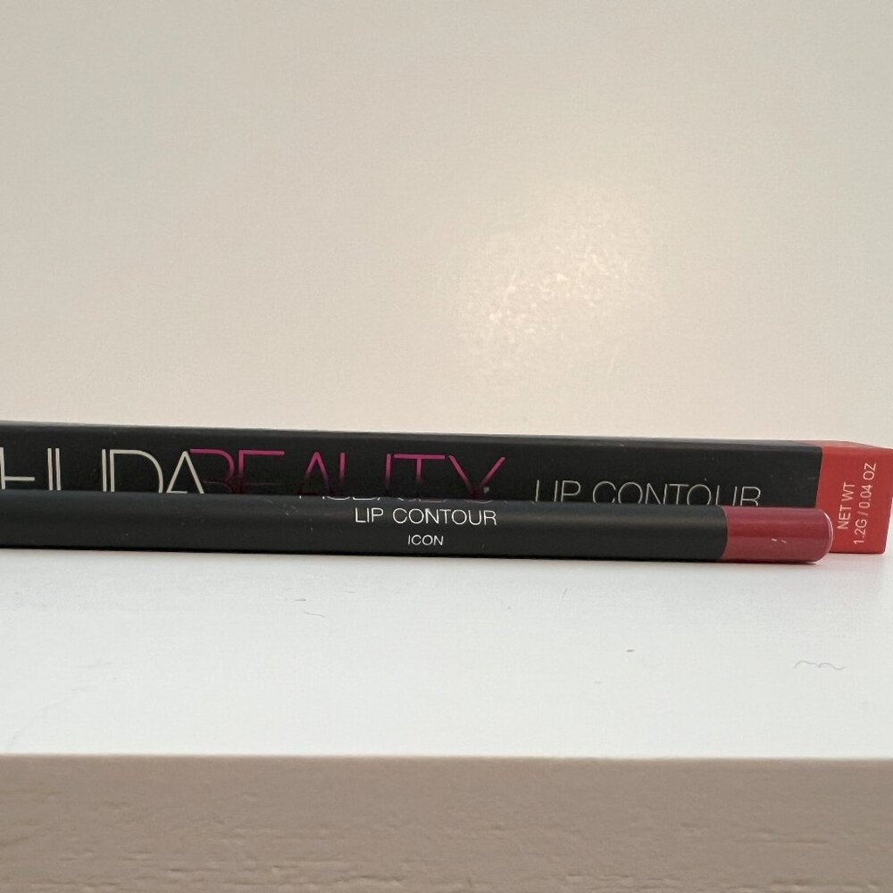 NEW Huda Beauty Lip Contour Liner in Icon
